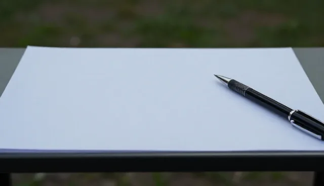 管理办法的两种实践对比:性能与适用条件的取舍